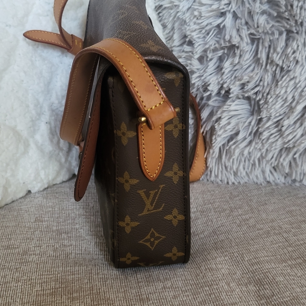Louis Vuitton
Saint cloud vintage leather crossbody bag w/COA!!! - Picture 5 of 14